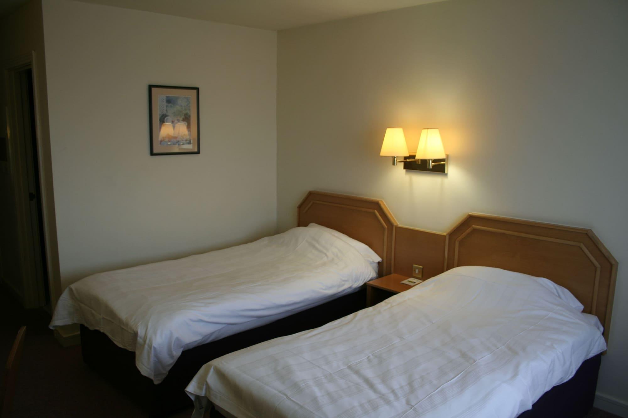 Super 8 By Wyndham Durham Hotel Room photo